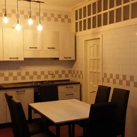 アパート Nice Apt. バーリ